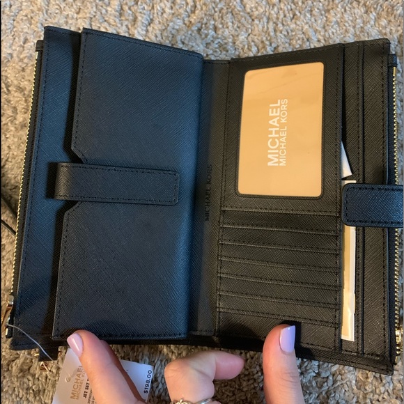 Michael Kors wallet - Picture 3 of 5